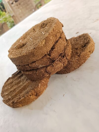 Natural Cow Dung Cakes for Havan, Puja & Agnihotra – 100% Organic & Sun-Dried | Eco-Friendly Fuel